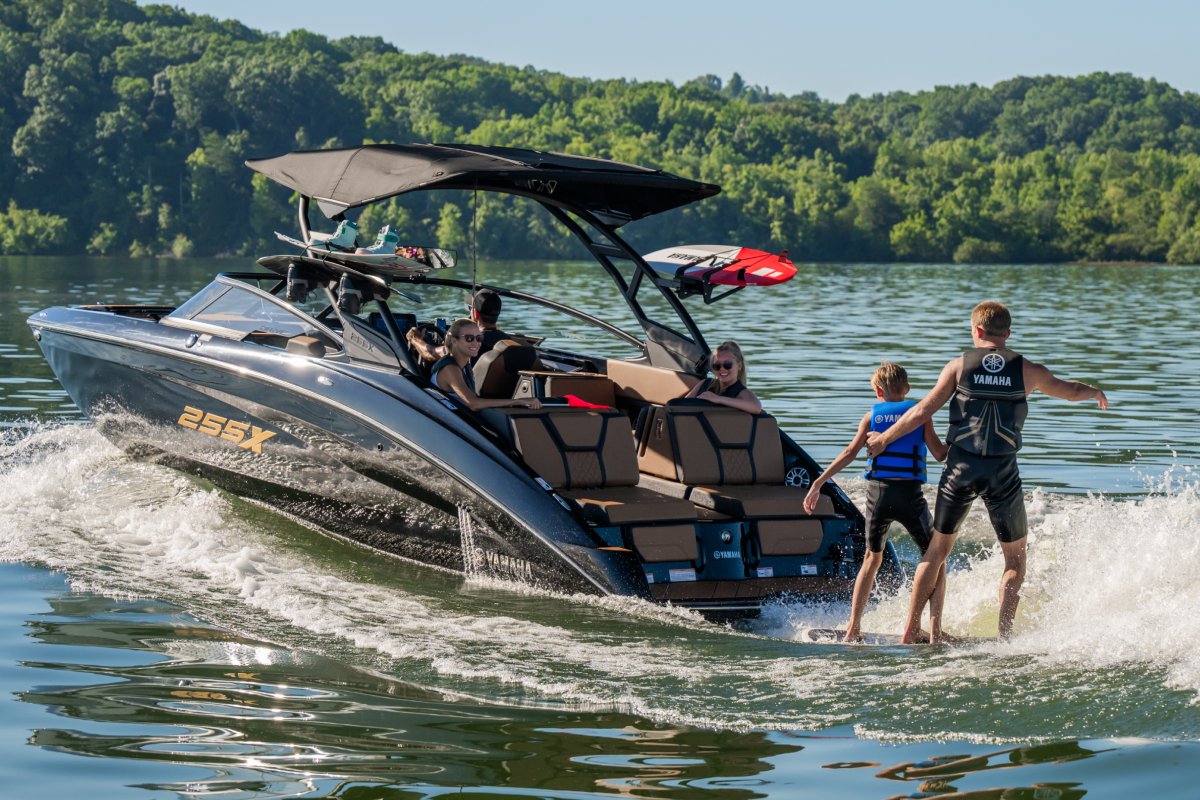 Boats Yamaha Advantage S CURVE 1.png