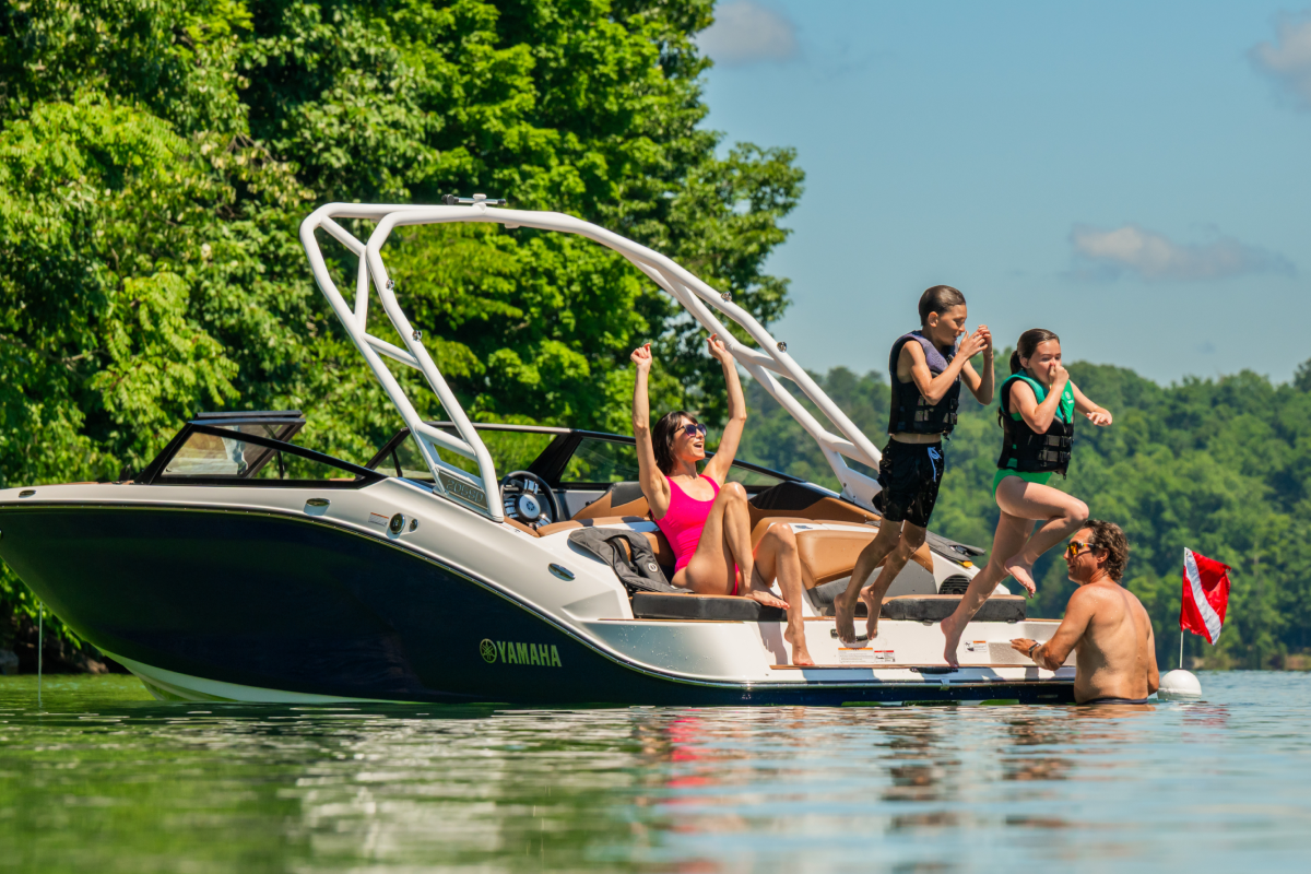 Boats Yamaha Advantage S CURVE 3.png