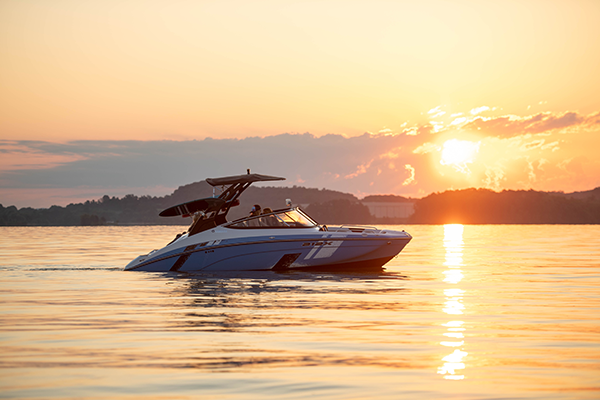 Yamaha boats 2020 boating magazine features the all new 212xd